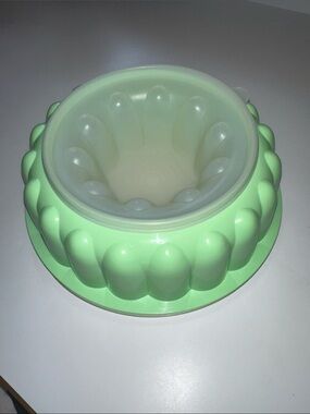 Vintage TUPPERWARE 3 piece. Jel-n-Serve